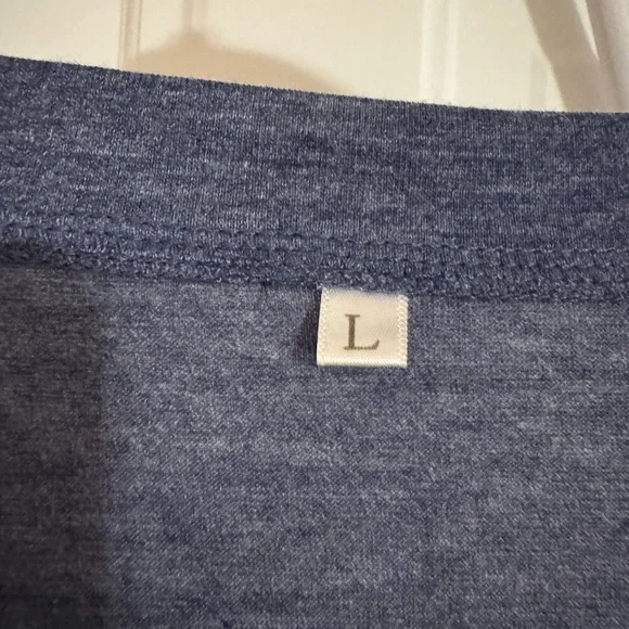 Daisy short sleeve T shirt very soft. Like new size L - Picture 6 of 6